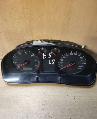 Volkswagen PASSAT B5 Speedometer (instrument cluster) 3B1919860 110008919020
