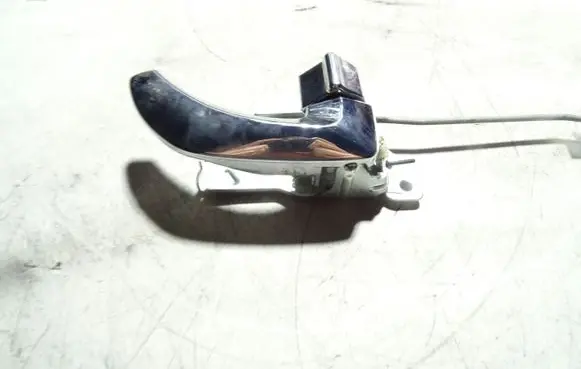 KIA Sorento Front door interior handle H101