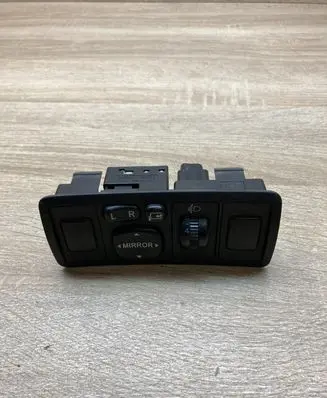 Toyota Avensis T250 Wing mirror switch 8415205050 183575