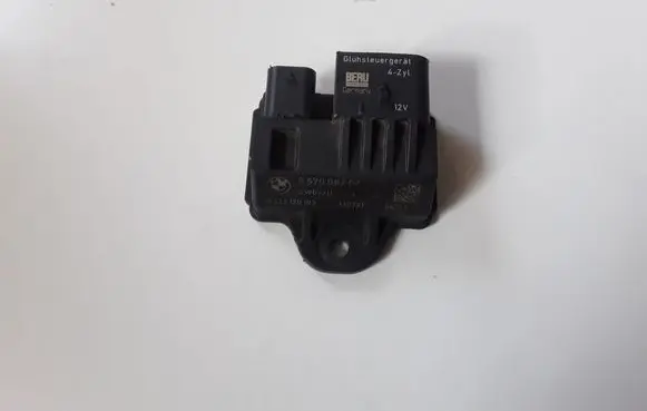 BMW 5 F10 F11 Glow plug pre-heat relay 8570087