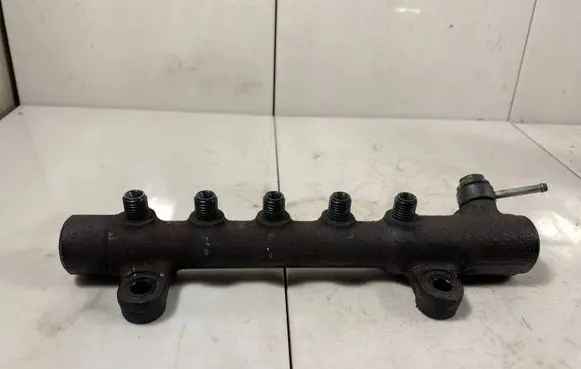 Toyota Avensis T270 Fuel main line pipe