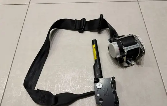 Volkswagen Amarok II Front seatbelt MB3B26612D65DB