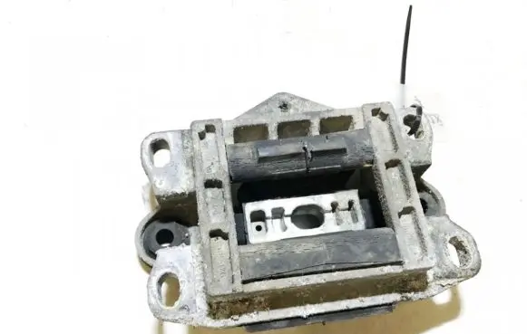 Ford Mondeo Mk III Engine mount bracket