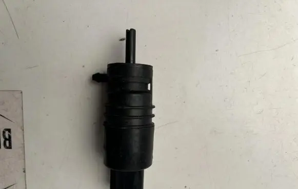 BMW 5 F10 F11 Windscreen/windshield washer pump 693416001