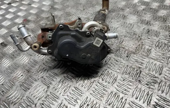 Seat Ibiza IV (6J,6P) EGR valve 04B131425