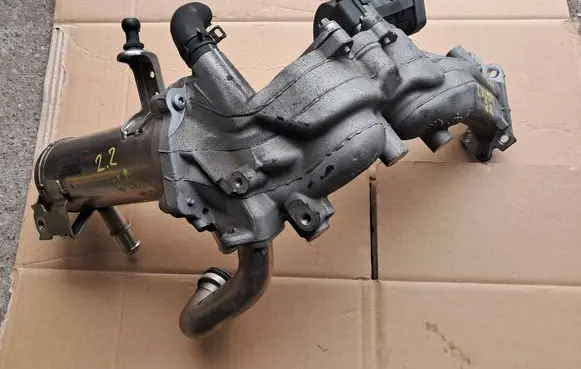 Mercedes-Benz C AMG W204 EGR valve 00005320C5 A6461401508 A6461400475