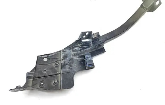 Audi A8 S8 D4 4H Fender mounting bracket 4H0821233