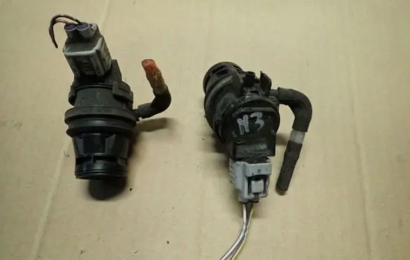 Mazda 3 I Windscreen/windshield washer pump