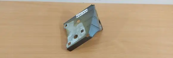 Jeep Cherokee Fender mounting bracket 4133403B