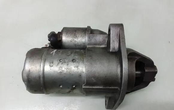 Opel Astra H Starter motor 