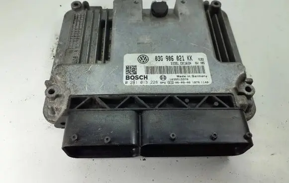 Volkswagen PASSAT B6 Engine control unit/module 03G906021KK 0281013228