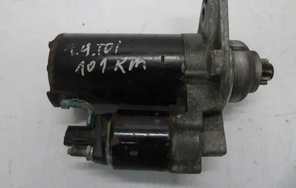 Volkswagen Golf V Starter motor 1005831311