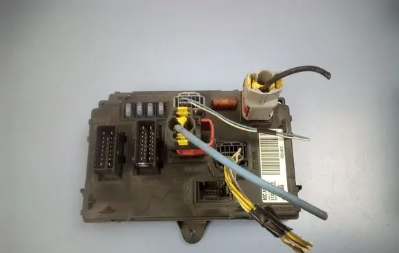 Peugeot 407 Fuse module 9656148080 S120017003I BSCA0200