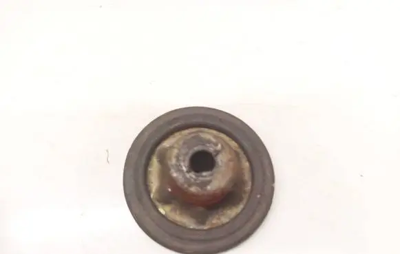 Volkswagen PASSAT B4 Coil spring mount 357412319B