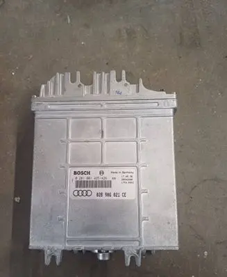 Audi A4 S4 B5 8D Engine control unit/module 0281001425 28SA2886 028906021CE