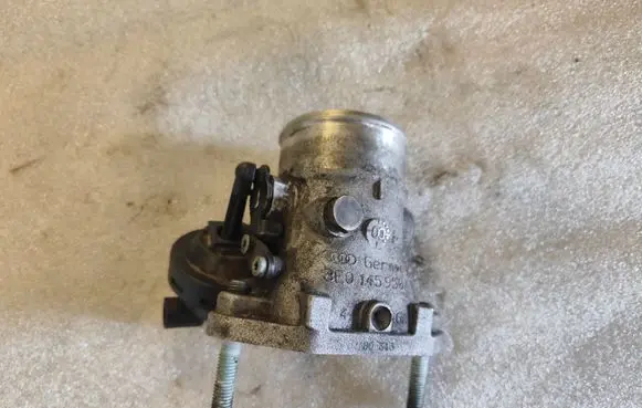Audi A4 S4 B6 8E 8H Throttle valve 8E0145950A