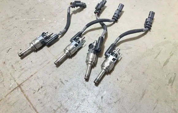 Volvo XC40 Fuel injector 31432774