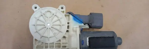 BMW Z4 E85 E86 Front door window regulator motor 0130821997