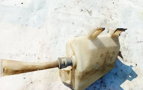 Nissan Primera Windshield washer fluid reservoir/tank 28910AU400