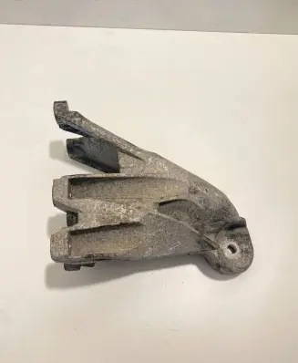 Volkswagen Touareg II Engine mounting bracket 03H199308
