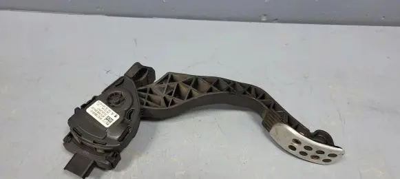 Peugeot 207 Accelerator throttle pedal 9680756880