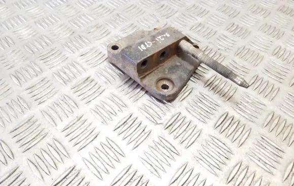 Honda CR-V Engine mounting bracket