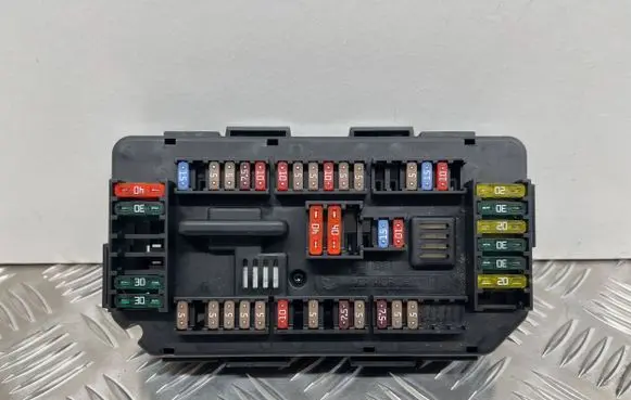 BMW 3 F30 F35 F31 Fuse module 9337879 61449337879