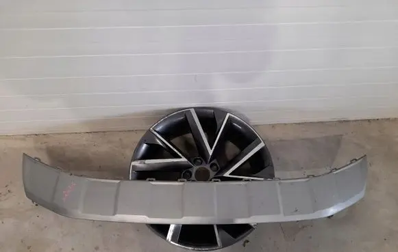 Volkswagen T-Roc Glove box
