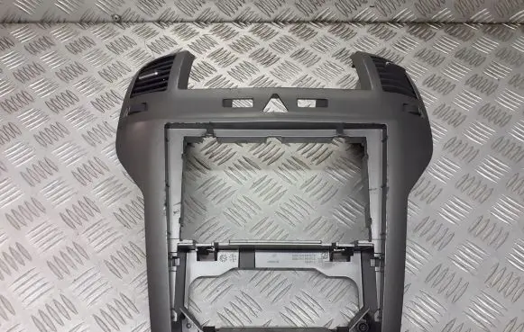 Opel Zafira B Radio/GPS head unit trim 13162556