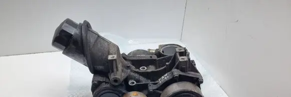 Honda FR-V Oil filter mounting bracket
