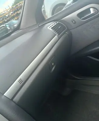 Peugeot 407 Glove box