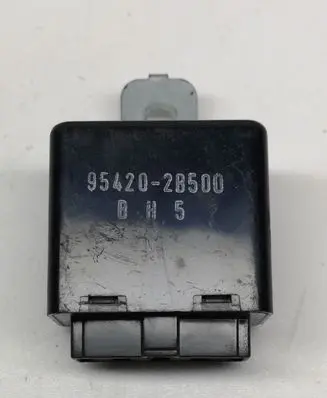Hyundai Santa Fe Window wiper relay 954202B500