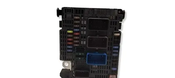 Peugeot 308 Fuse module 9807091580