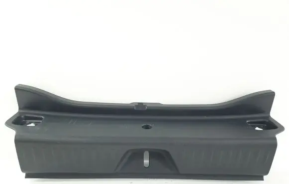 Trunk/boot sill cover protection