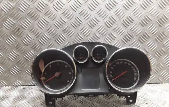 Opel Zafira C Speedometer (instrument cluster) 13374893 600775881 7691667500