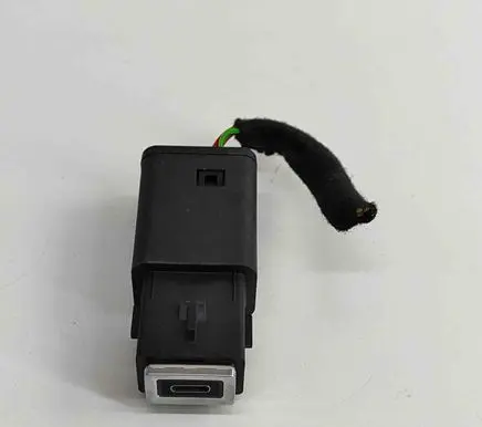 Peugeot 3008 III USB socket connector 9851608480 9831350680