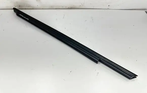 Toyota Sienna XL40 IV Rubber seal rear door window/glass