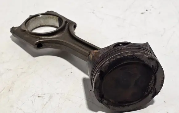 Volvo XC60 Piston with connecting rod 31401210