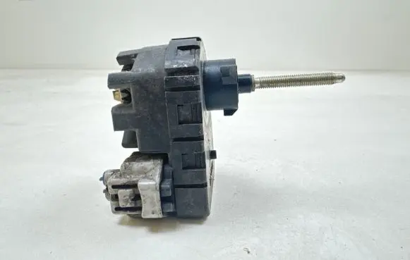 Toyota Avensis T220 Headlight level adjustment motor 