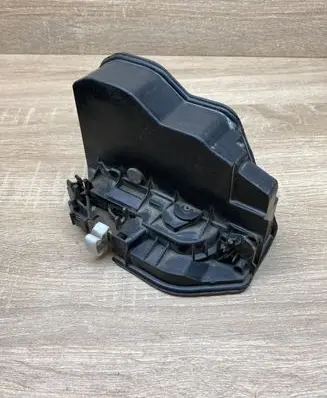 BMW 5 E60 E61 Rear door lock 7036171