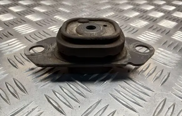 Renault Modus Engine mount bracket 8200352861