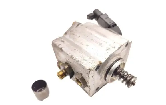 Volkswagen Golf V Fuel injection high pressure pump 03C127025L 0261520024