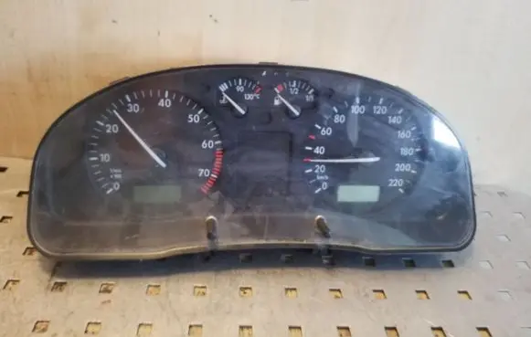 Volkswagen PASSAT B5 Speedometer (instrument cluster) 09051940090