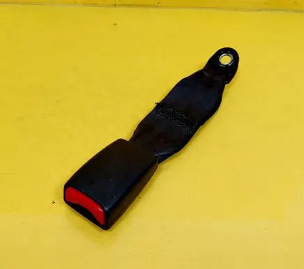 Mitsubishi Colt Rear seatbelt buckle 