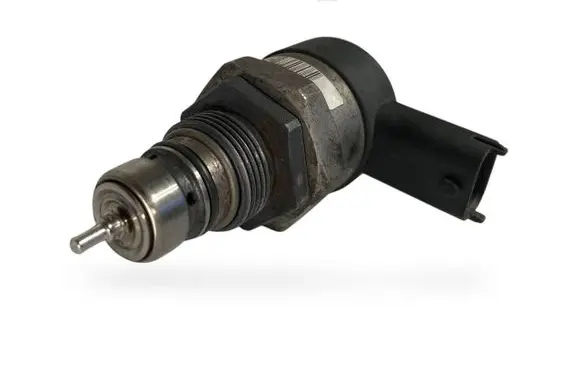 Volvo XC70 Fuel pressure regulator 30777576 0281002712