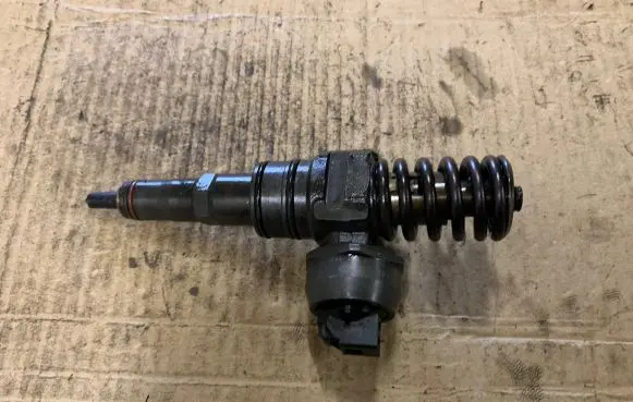 Skoda Octavia Mk2 (1Z) Fuel injector 038130073AG