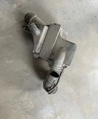 BMW 5 E39 Intake resonator 1703028 9606377