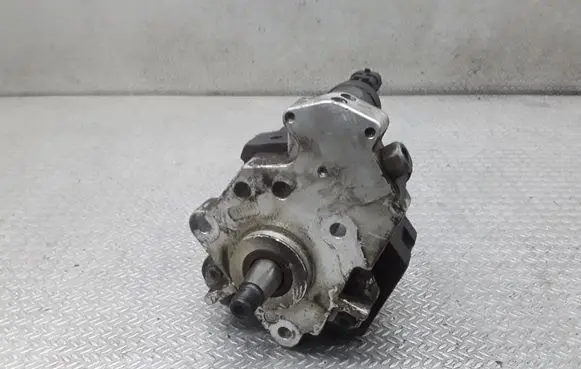 Renault Megane II Fuel injection high pressure pump 0445010075 8200108225