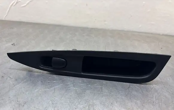 Nissan Qashqai Electric window control switch 829604EA0AX