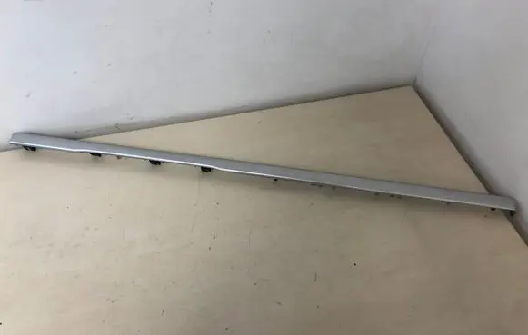 Dashboard glove box trim